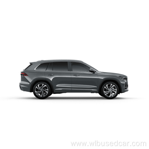 New four-wheel drive petrol car Geely Monjaro silver